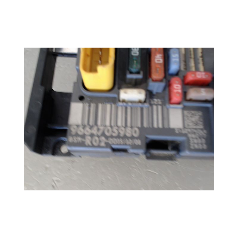 BOITE A FUSIBLES PEUGEOT 407