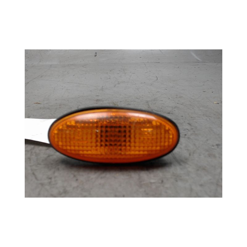 REPETITEUR AILE GAUCHE NISSAN PICK-UP