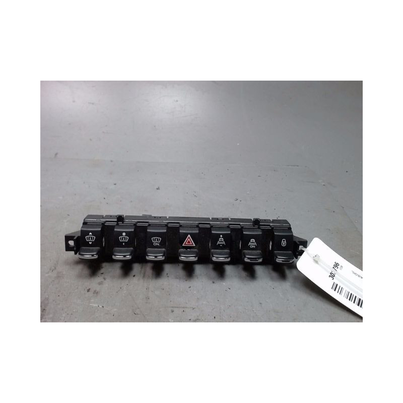 BOUTON DE WARNING PEUGEOT 3008 2009-