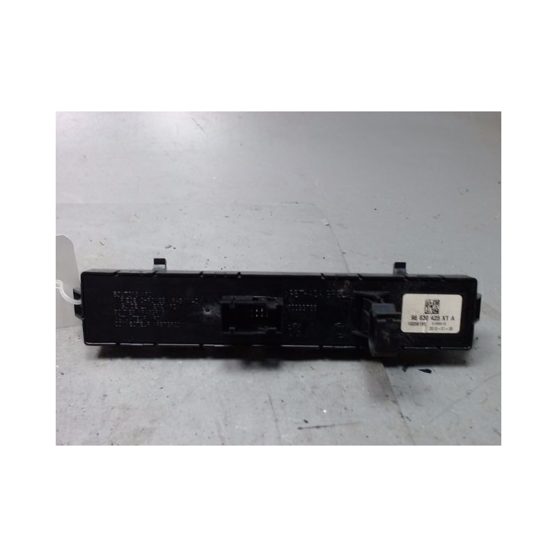 BOUTON DE WARNING PEUGEOT 3008 2009-