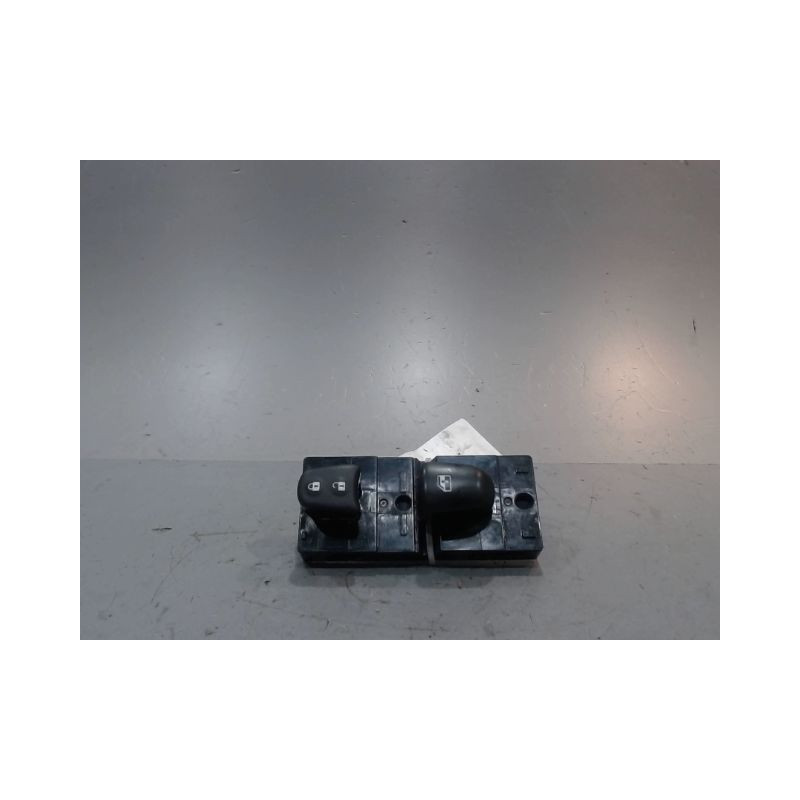 COMMANDE LEVE-GLACE PORTE AVD NISSAN QASHQAI