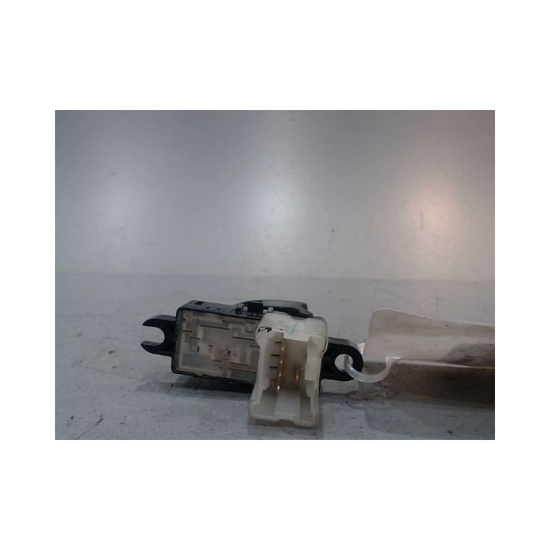 COMMANDE LEVE-GLACE PORTE ARD NISSAN QASHQAI