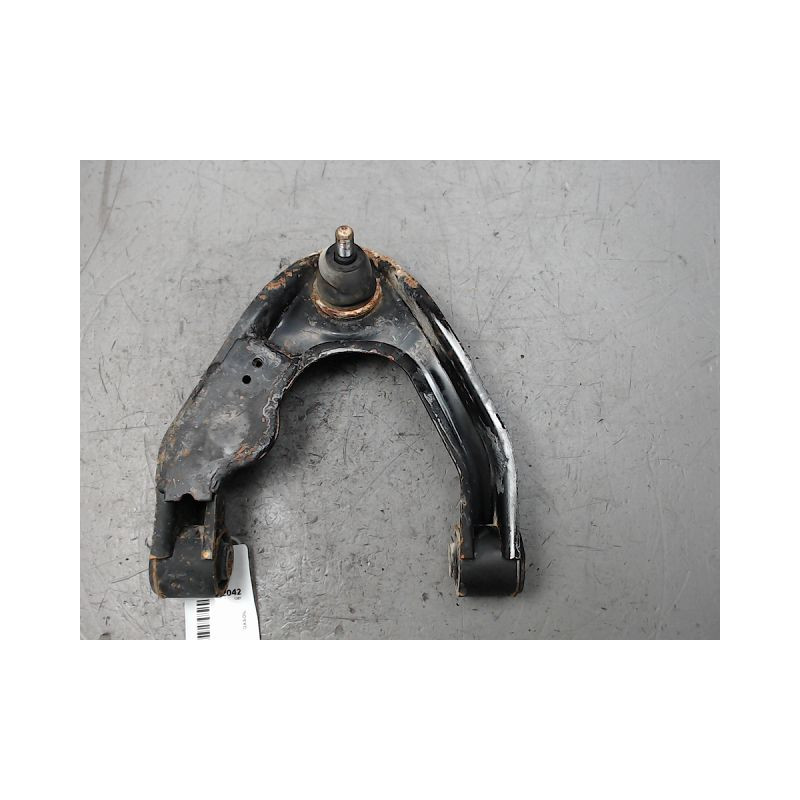 TRIANGLE SUPERIEUR AVANT GAUCHE NISSAN PICK-UP