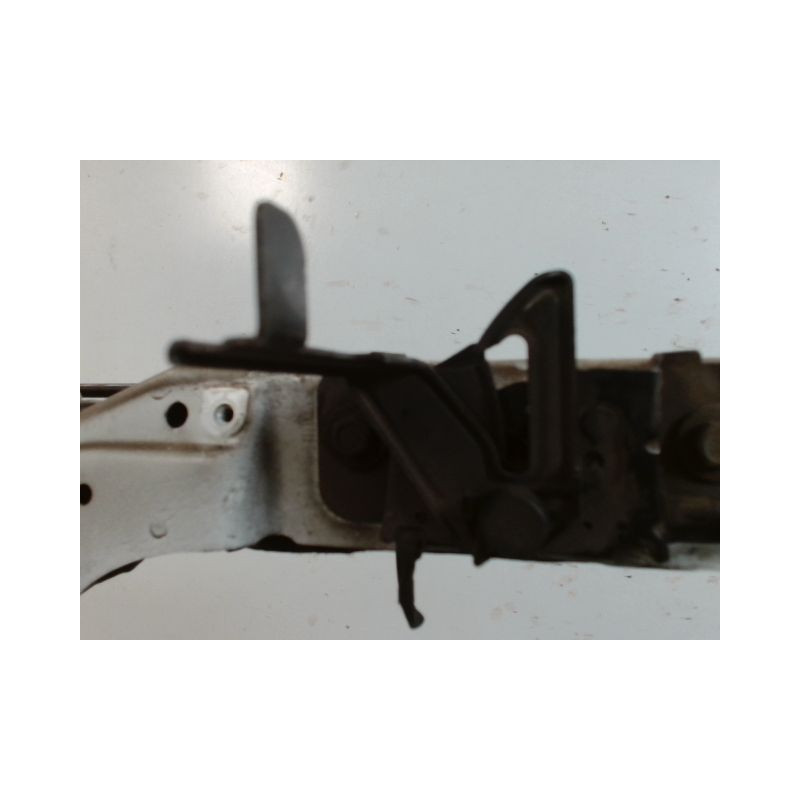 TRAVERSE SUPERIEURE ARMATURE AVANT CHEVROLET ORLANDO