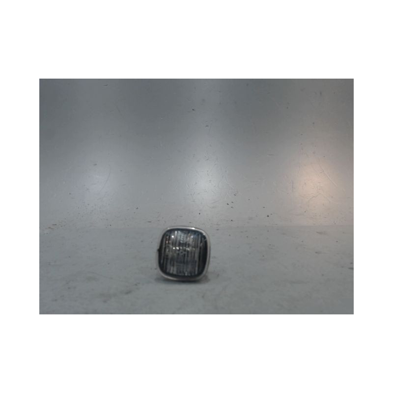 REPETITEUR AILE GAUCHE SKODA FABIA