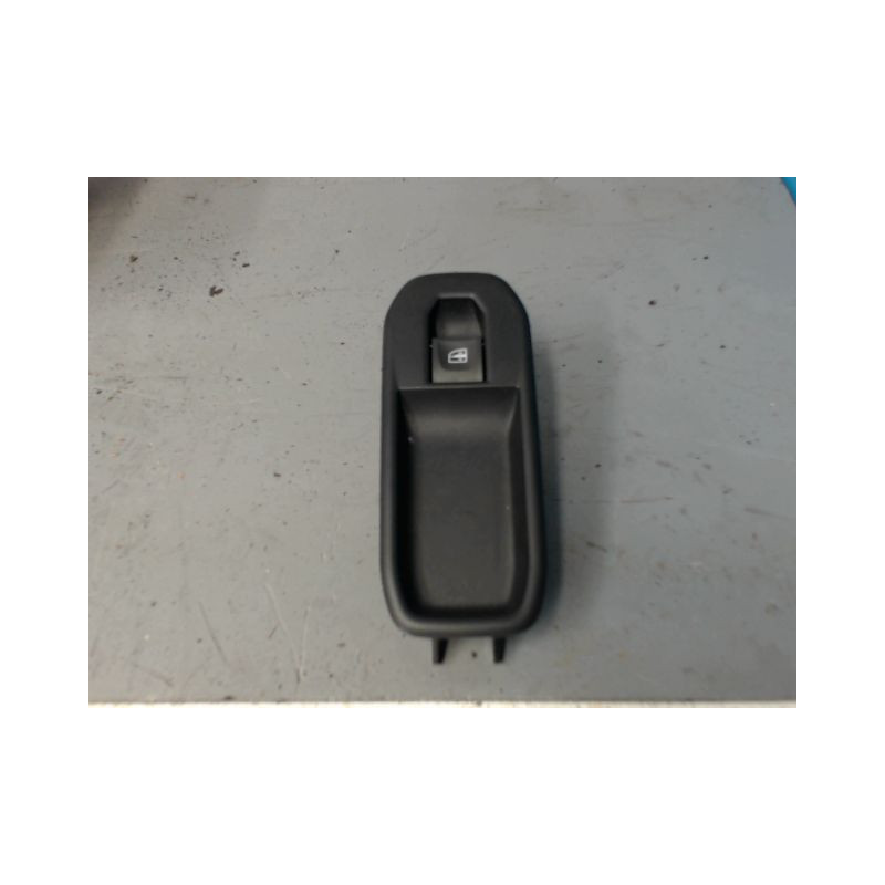 COMMANDE LEVE-GLACE PORTE AVD DACIA DUSTER