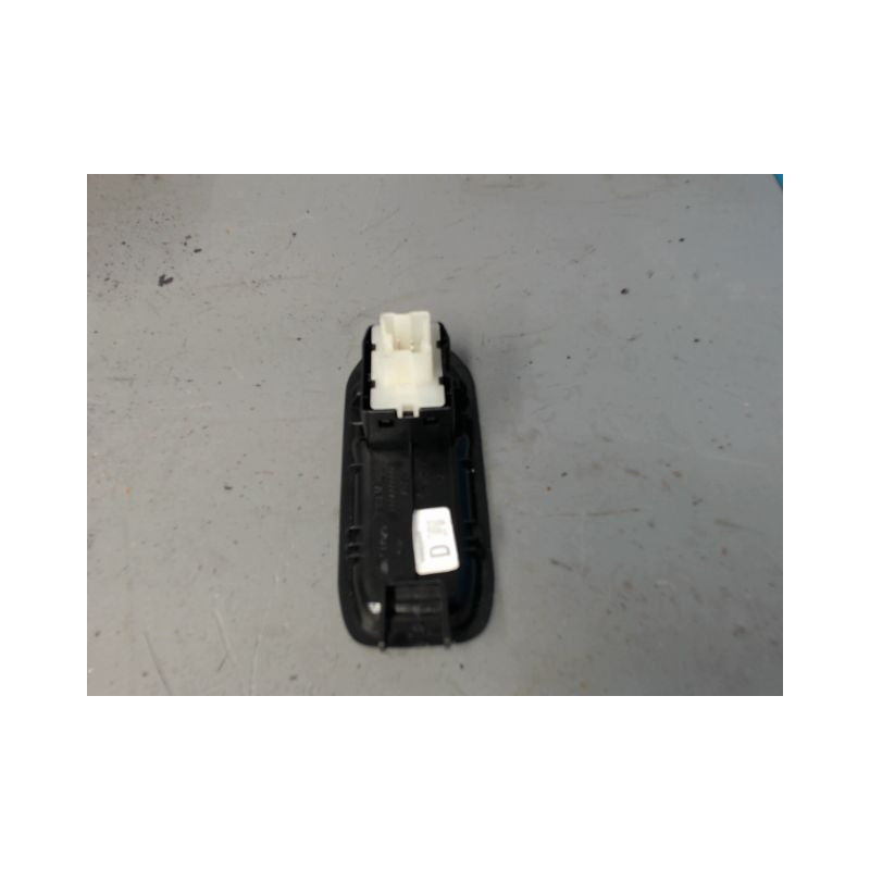 COMMANDE LEVE-GLACE PORTE AVD DACIA DUSTER