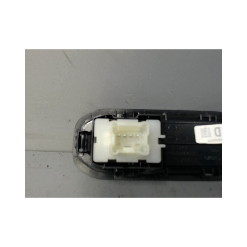 COMMANDE LEVE-GLACE PORTE AVD DACIA DUSTER