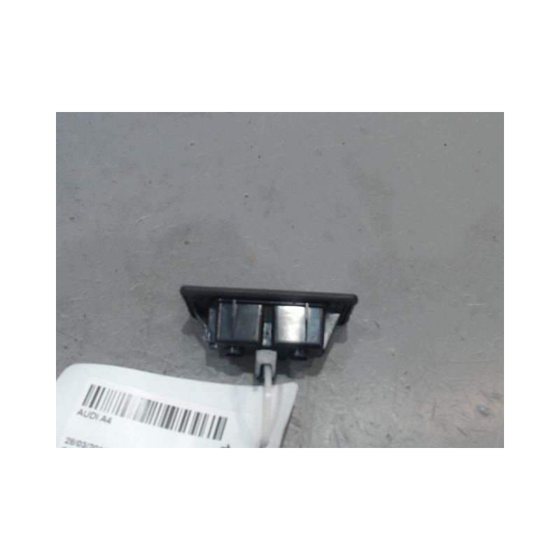 ECLAIREUR PLAQUE DE POLICE DROIT AUDI A4