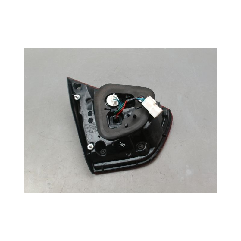 FEU ARRIERE INTERIEUR DROIT KIA RIO 2005-