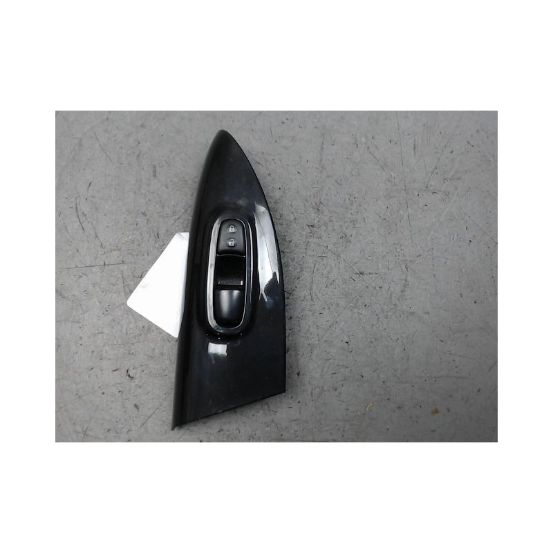 COMMANDE LEVE-GLACE PORTE AVD NISSAN JUKE