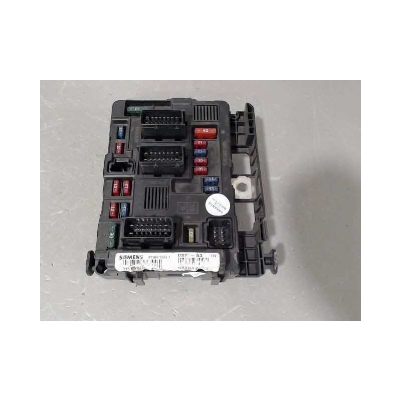 BOITE A FUSIBLES PEUGEOT 307