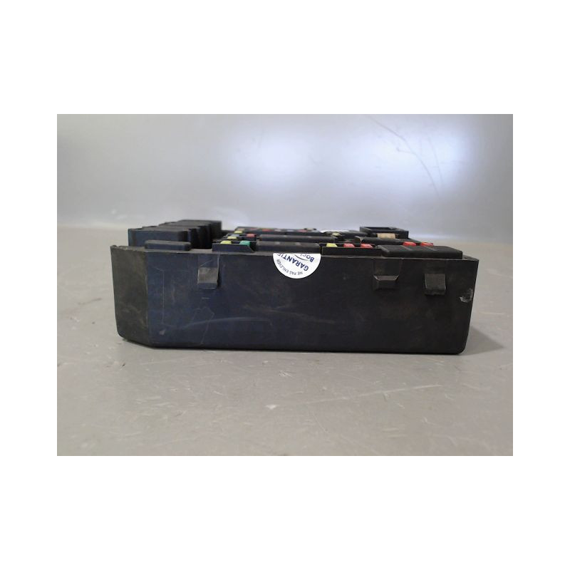 BOITE A FUSIBLES RENAULT MEGANE