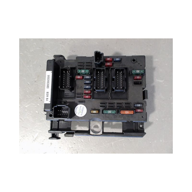 BOITE A FUSIBLES PEUGEOT 206