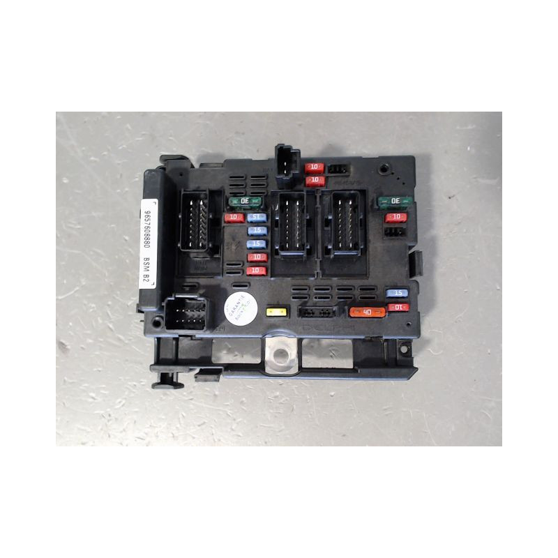 BOITE A FUSIBLES PEUGEOT 206