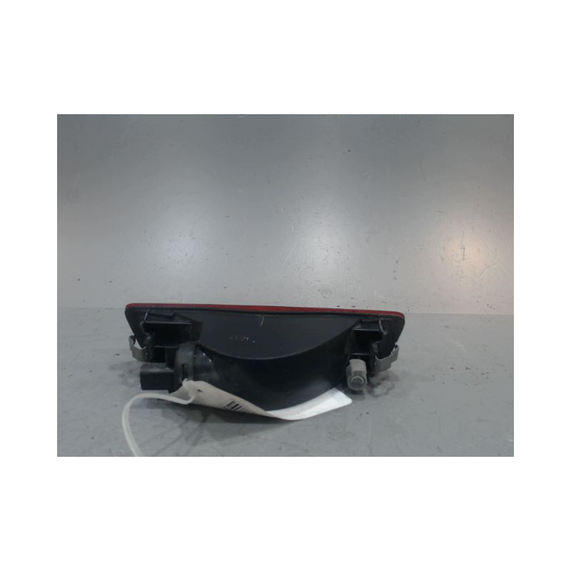 FEU BROUILLARD CENTRAL ARRIERE NISSAN QASHQAI