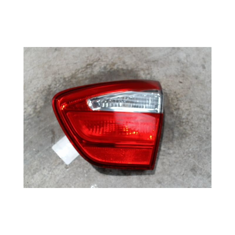 FEU ARRIERE INTERIEUR DROIT KIA RIO 2005-