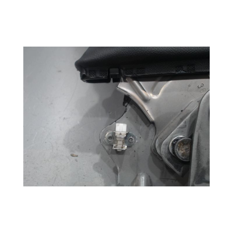 LEVIER FREIN A MAIN DACIA DUSTER