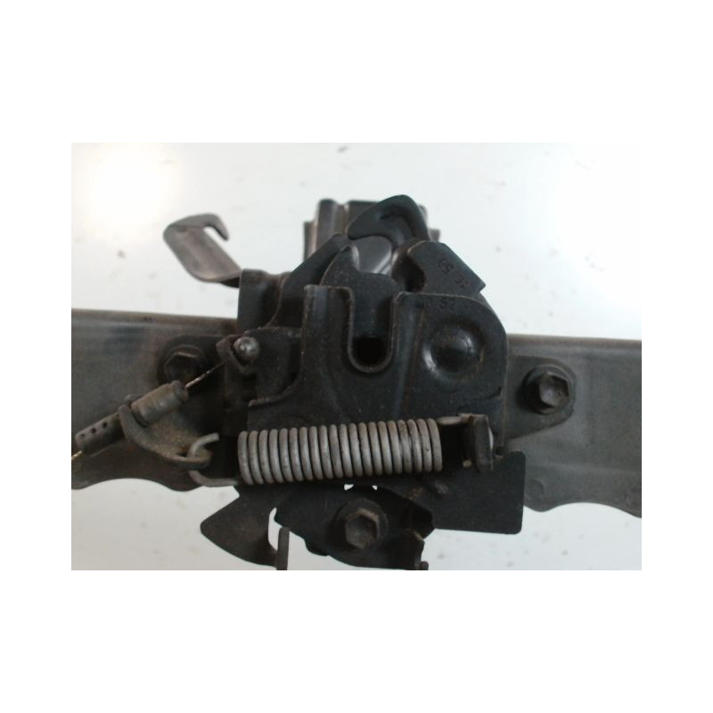 TRAVERSE SUPERIEURE ARMATURE AVANT TOYOTA VERSO