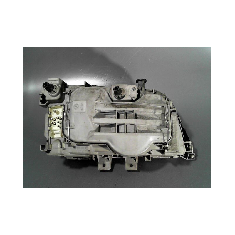 PHARE GAUCHE MERCEDES C180