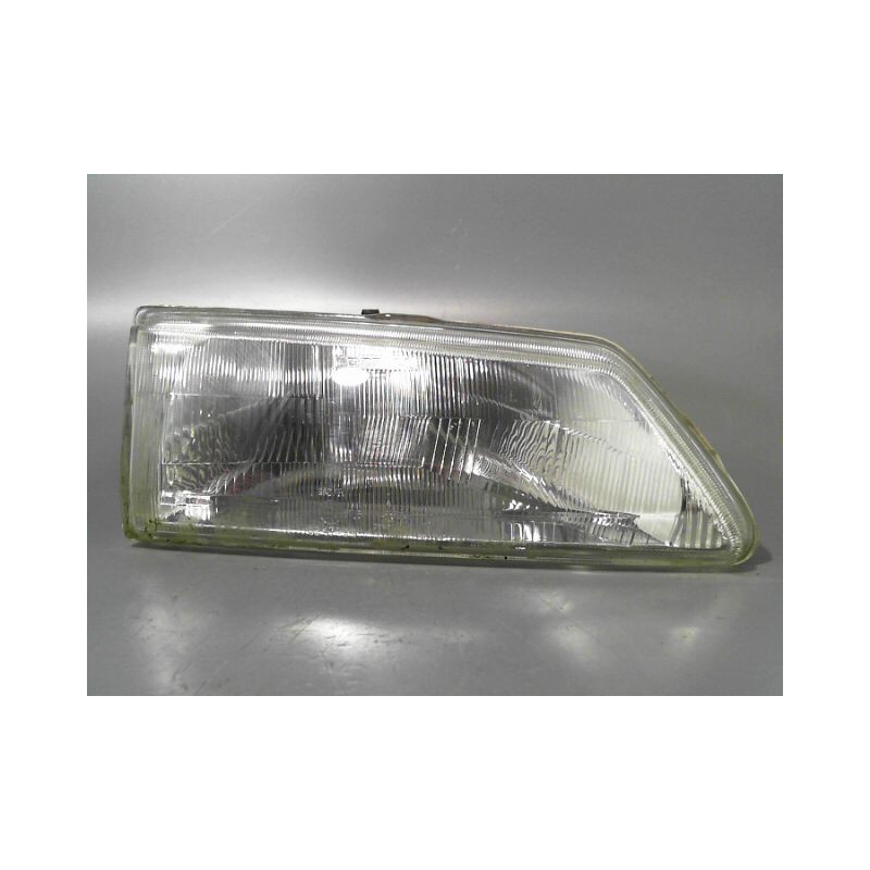 PHARE DROIT PEUGEOT 106