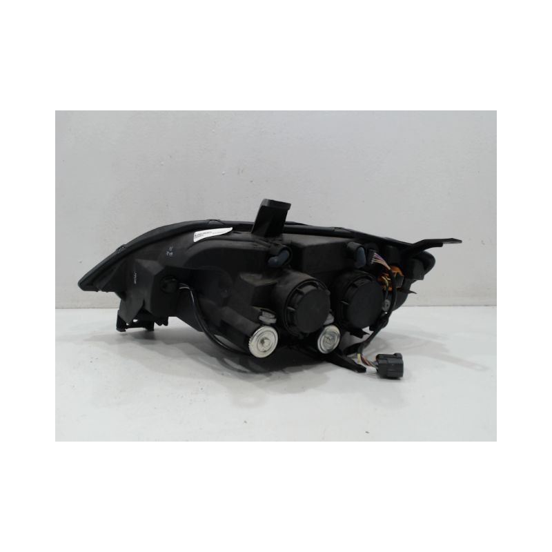PHARE DROIT MAZDA 2