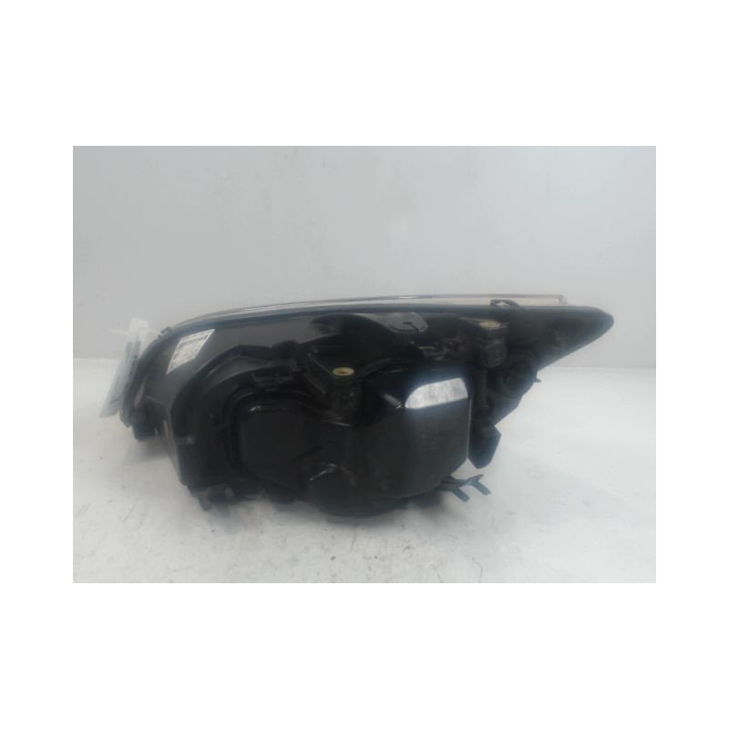 PHARE DROIT FORD FOCUS 04-07