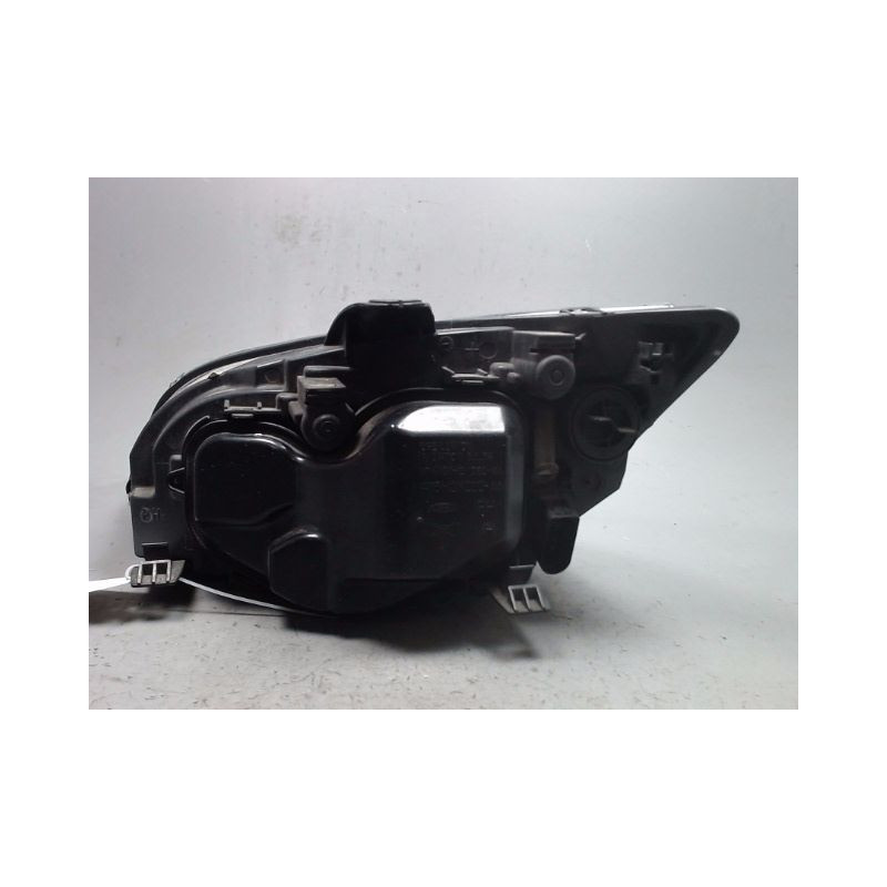 PHARE DROIT FORD FOCUS 04-07