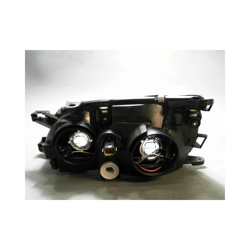 PHARE DROIT TOYOTA AVENSIS