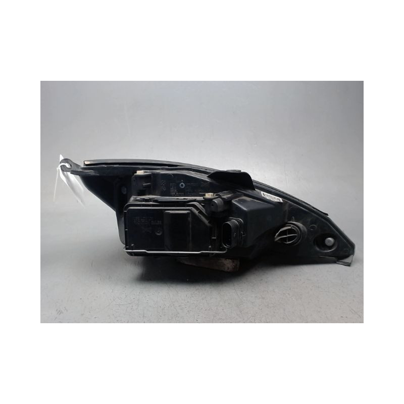 PHARE GAUCHE FORD FOCUS 98-04