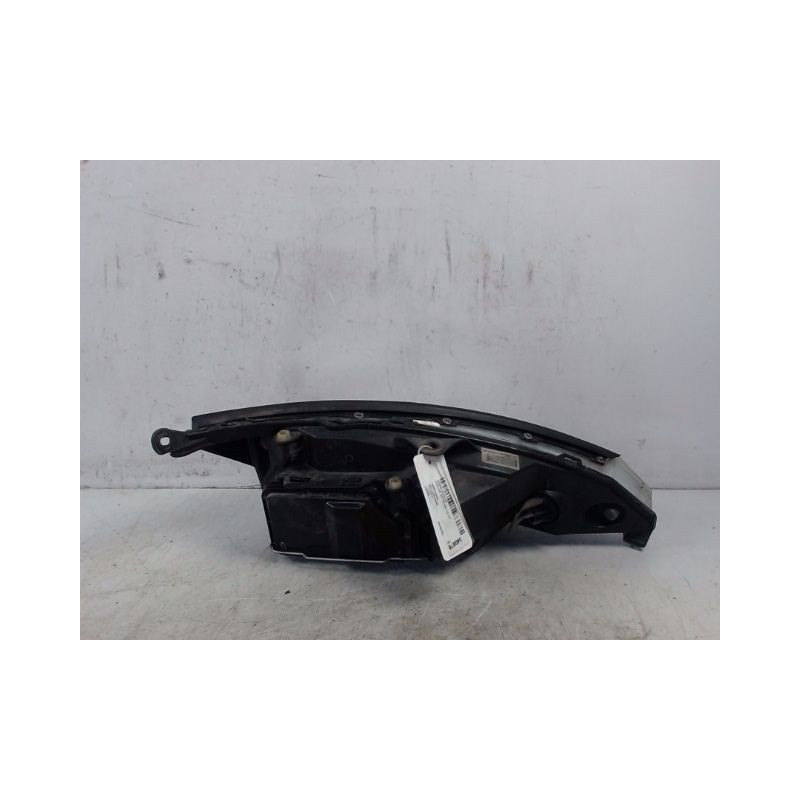 PHARE GAUCHE FORD FOCUS 04-07