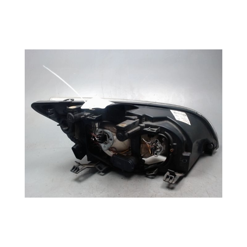 PHARE GAUCHE FORD FOCUS 04-07
