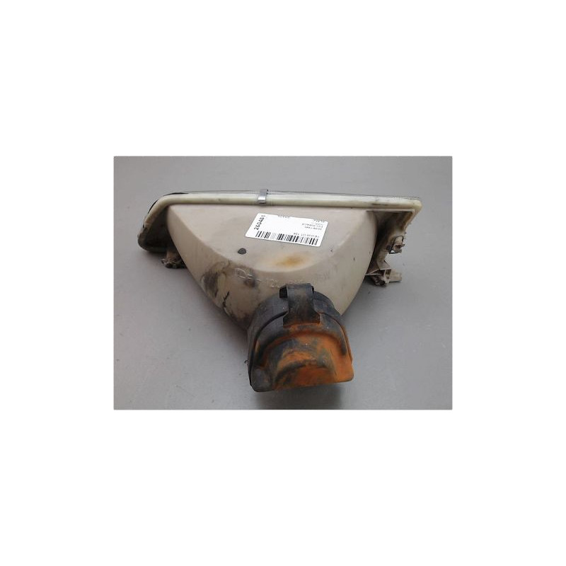 PHARE DROIT PEUGEOT 106