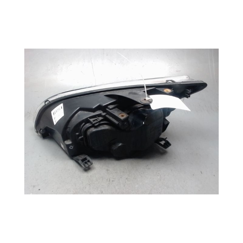 PHARE DROIT FORD FOCUS 04-07
