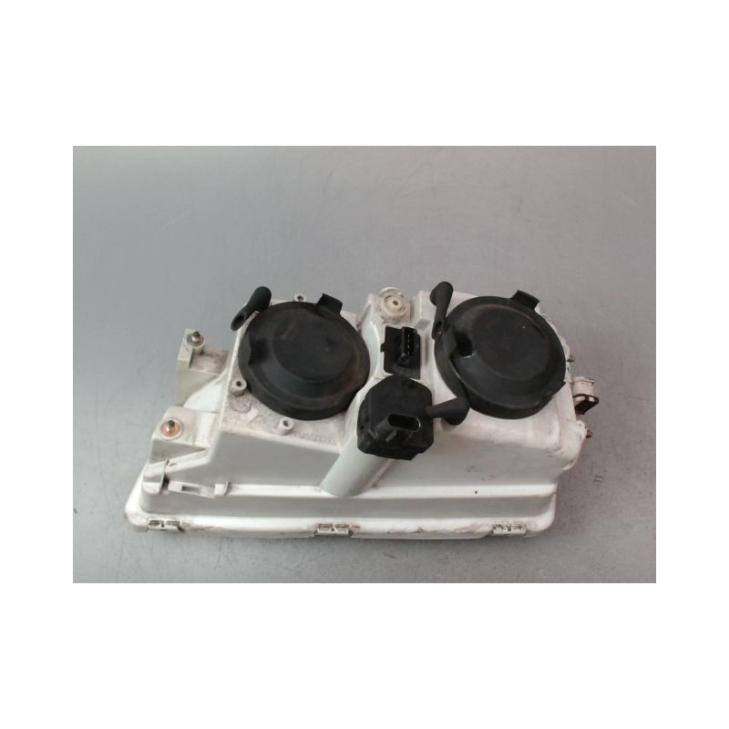 PHARE DROIT VOLVO V40 2000-