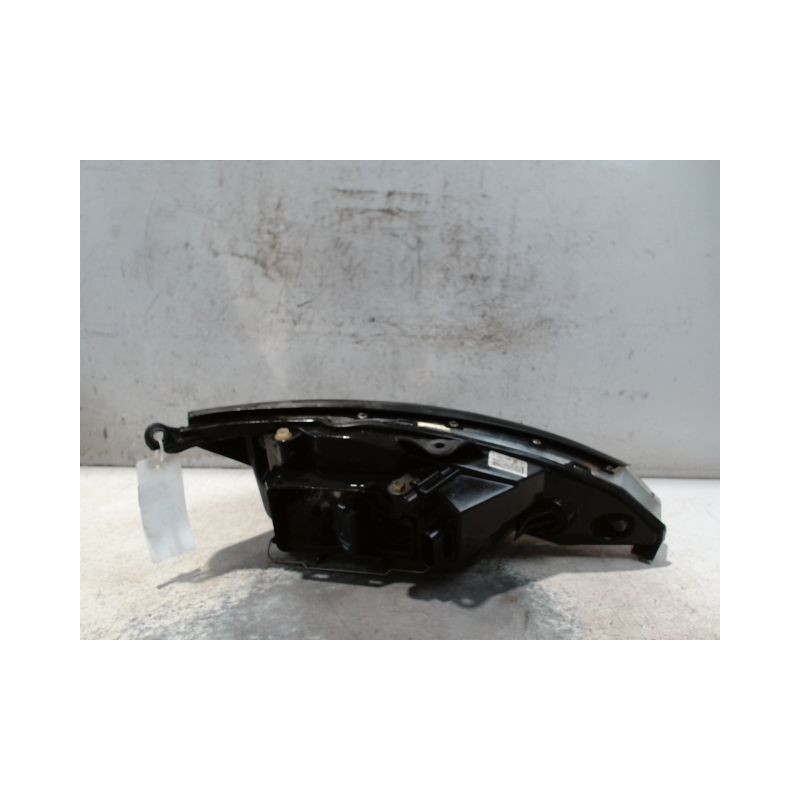 PHARE GAUCHE FORD FOCUS 04-07