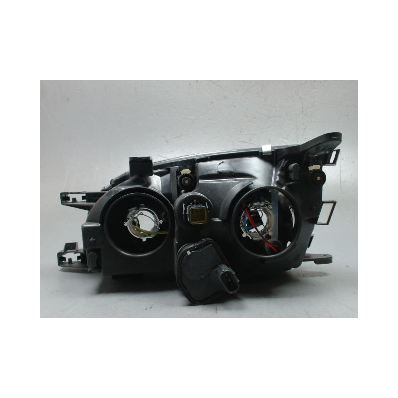 PHARE DROIT TOYOTA AVENSIS 2000-2003