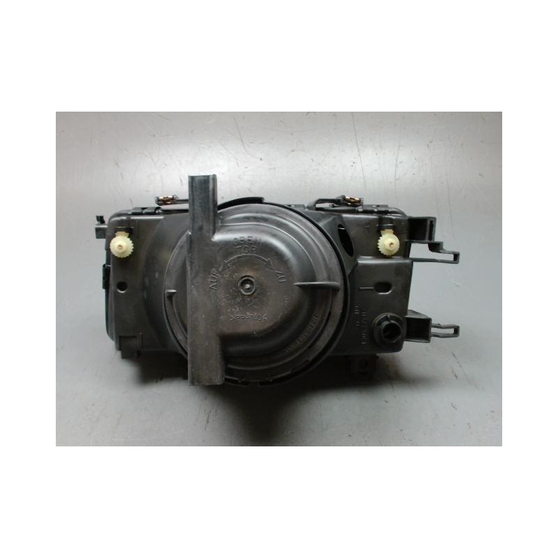PHARE DROIT AUDI 80
