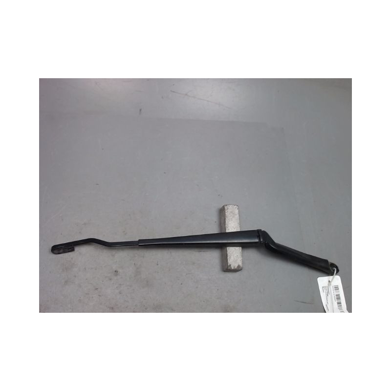 BRAS ESSUIE-GLACE AVANT GAUCHE TOYOTA AVENSIS
