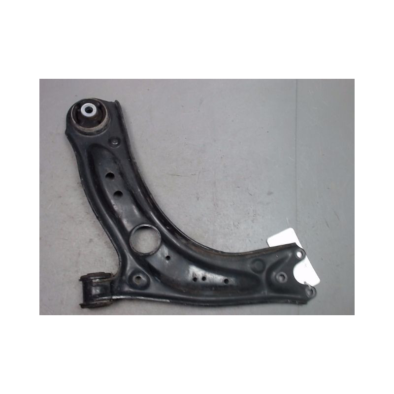 TRIANGLE INFERIEUR AVANT DROIT VOLKSWAGEN GOLF VII