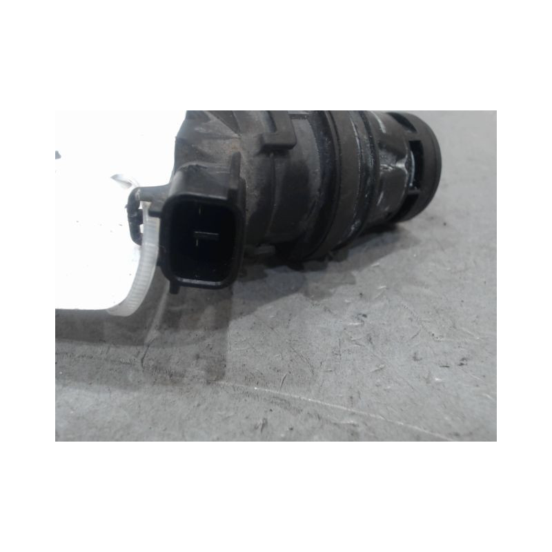 POMPE LAVE-GLACE AVANT TOYOTA RAV4