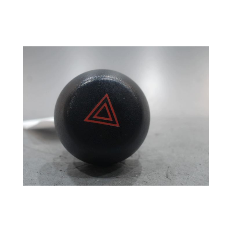 BOUTON DE WARNING TOYOTA RAV4