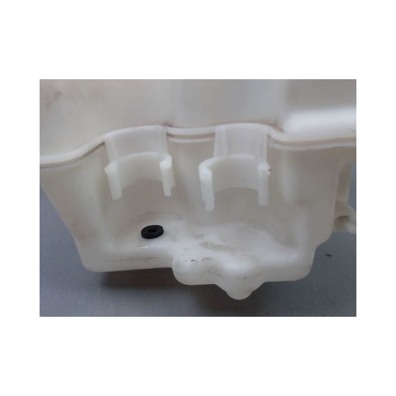 RESERVOIR LAVE-GLACE AVANT MERCEDES CLASSE B MONOSP. I Phase 1 (245) 2005-2008