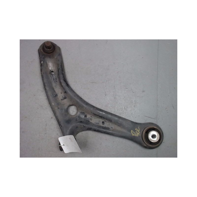 TRIANGLE INFERIEUR AVANT DROIT FORD FIESTA