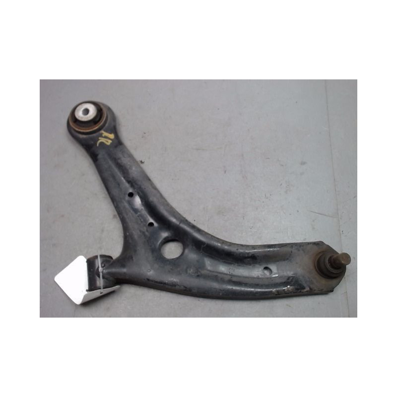 TRIANGLE INFERIEUR AVANT GAUCHE FORD FIESTA