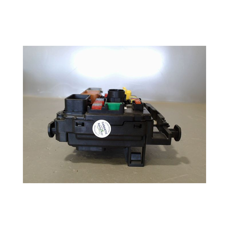 BOITE A FUSIBLES PEUGEOT 207