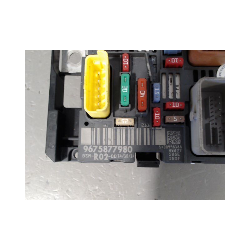 BOITE A FUSIBLES CITROEN C4