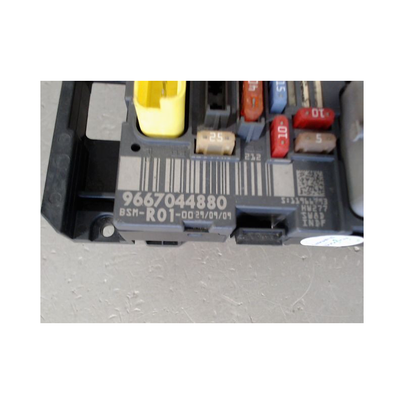 BOITE A FUSIBLES CITROEN C4