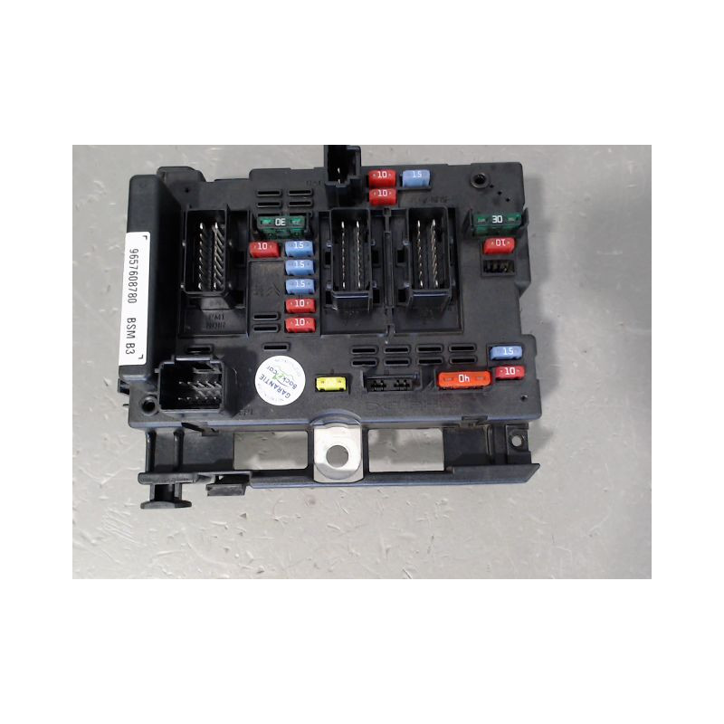 BOITE A FUSIBLES PEUGEOT 206