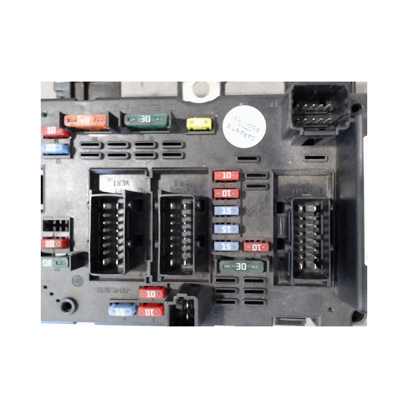 BOITE A FUSIBLES PEUGEOT 307